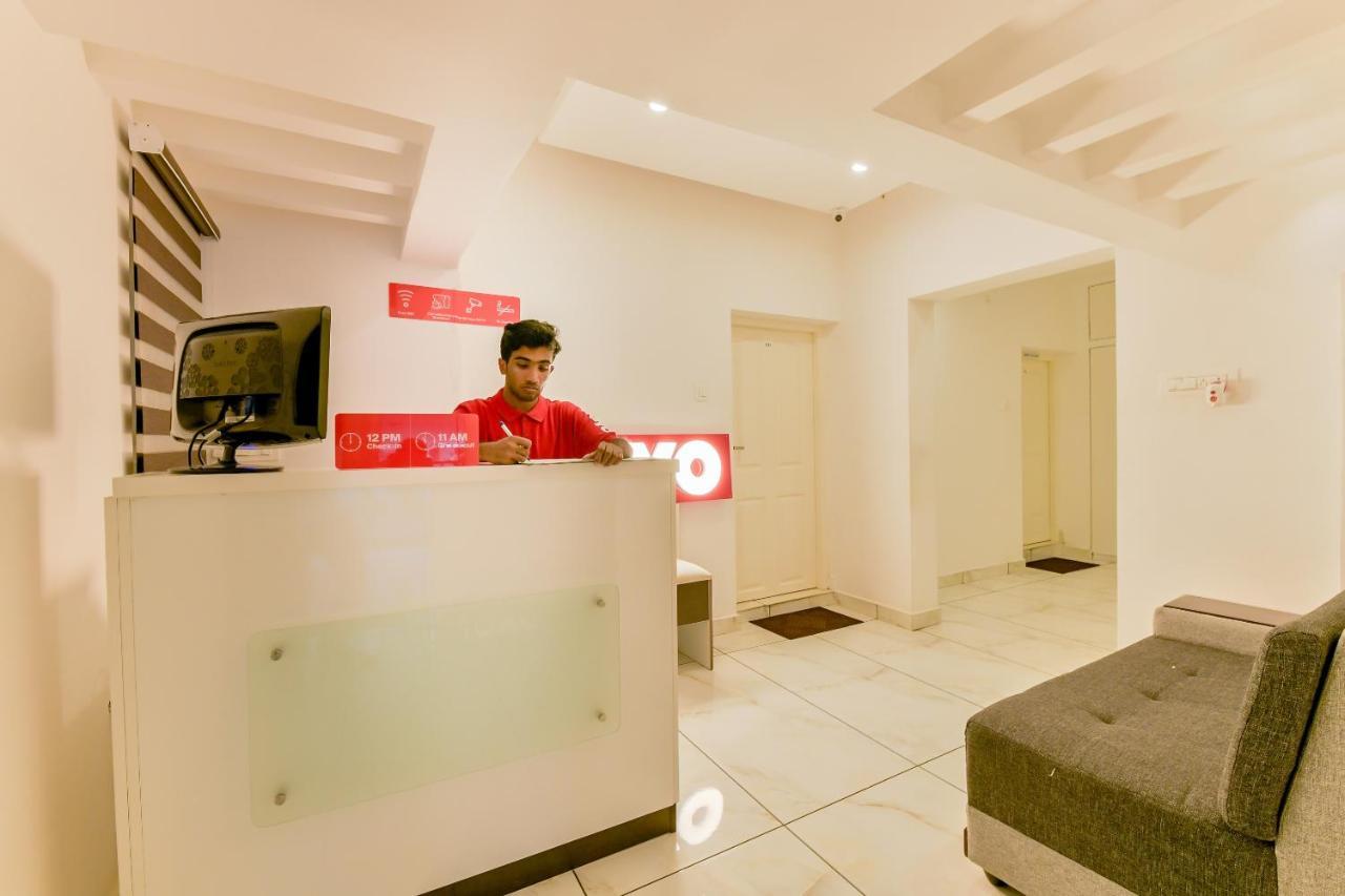 Vaccinated Staff - Oyo 15973 F Square Hotell Kochi Exteriör bild